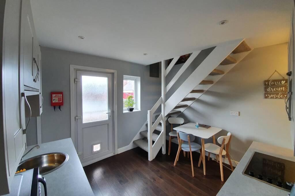 Cosy, Quirky, Comfy 'N' Chic House- Swindon Exterior photo
