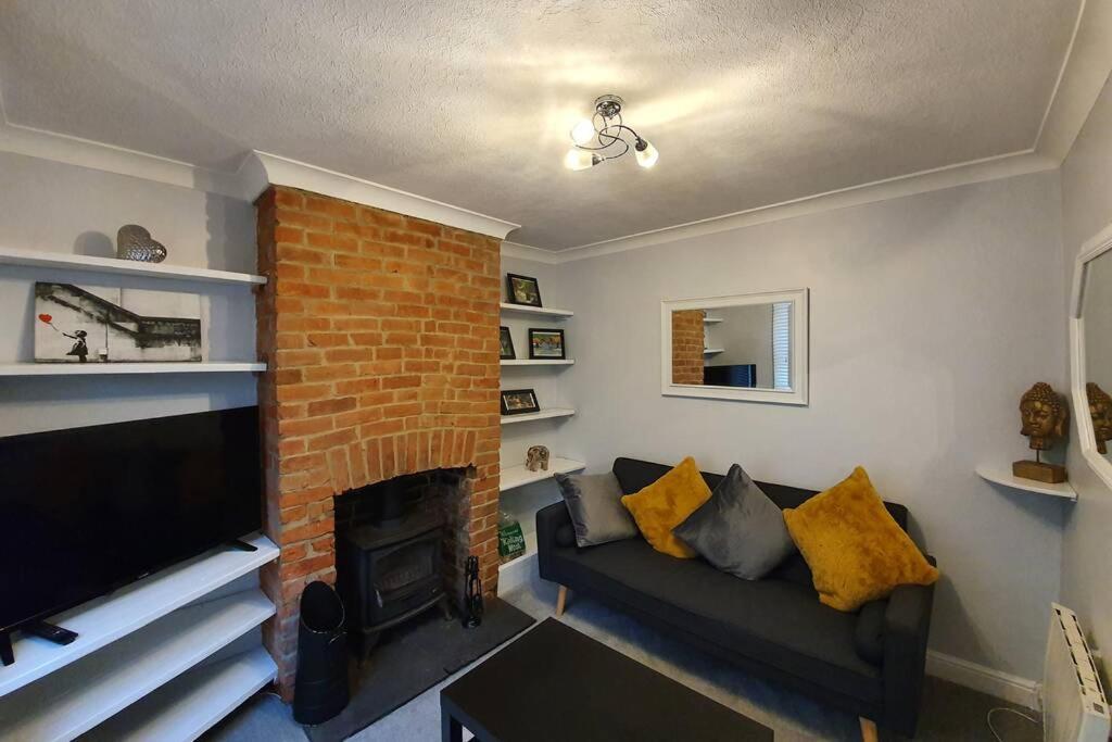 Cosy, Quirky, Comfy 'N' Chic House- Swindon Exterior photo